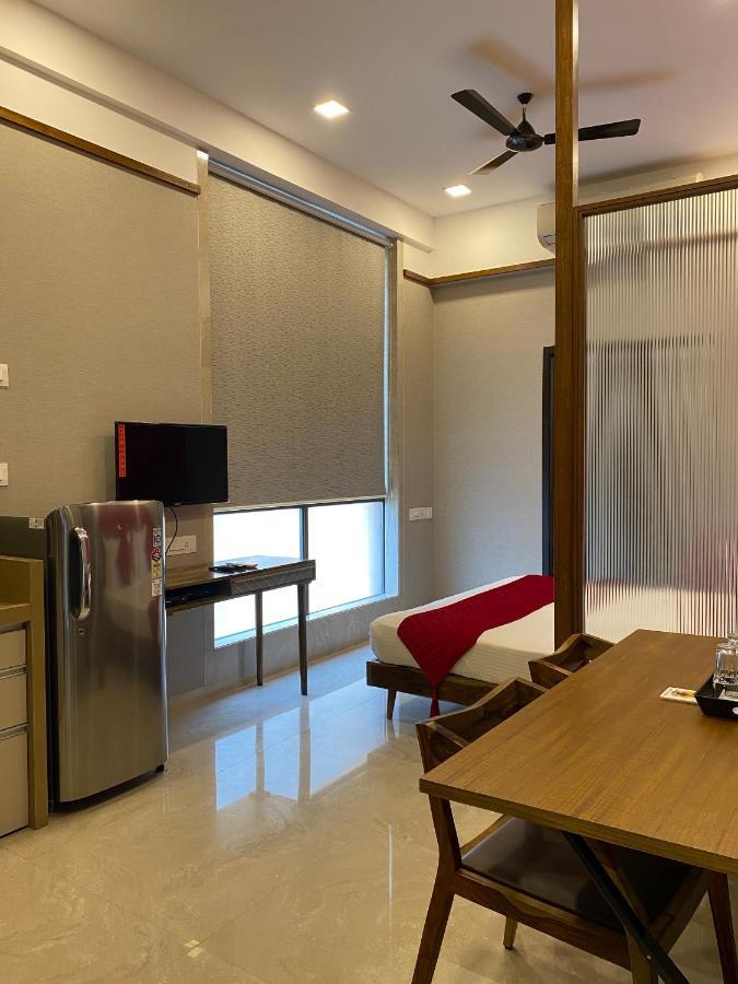 Theory9 Premium Service Apartments Khar Mumbai Exterior foto