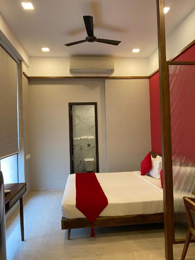 Theory9 Premium Service Apartments Khar Mumbai Exterior foto
