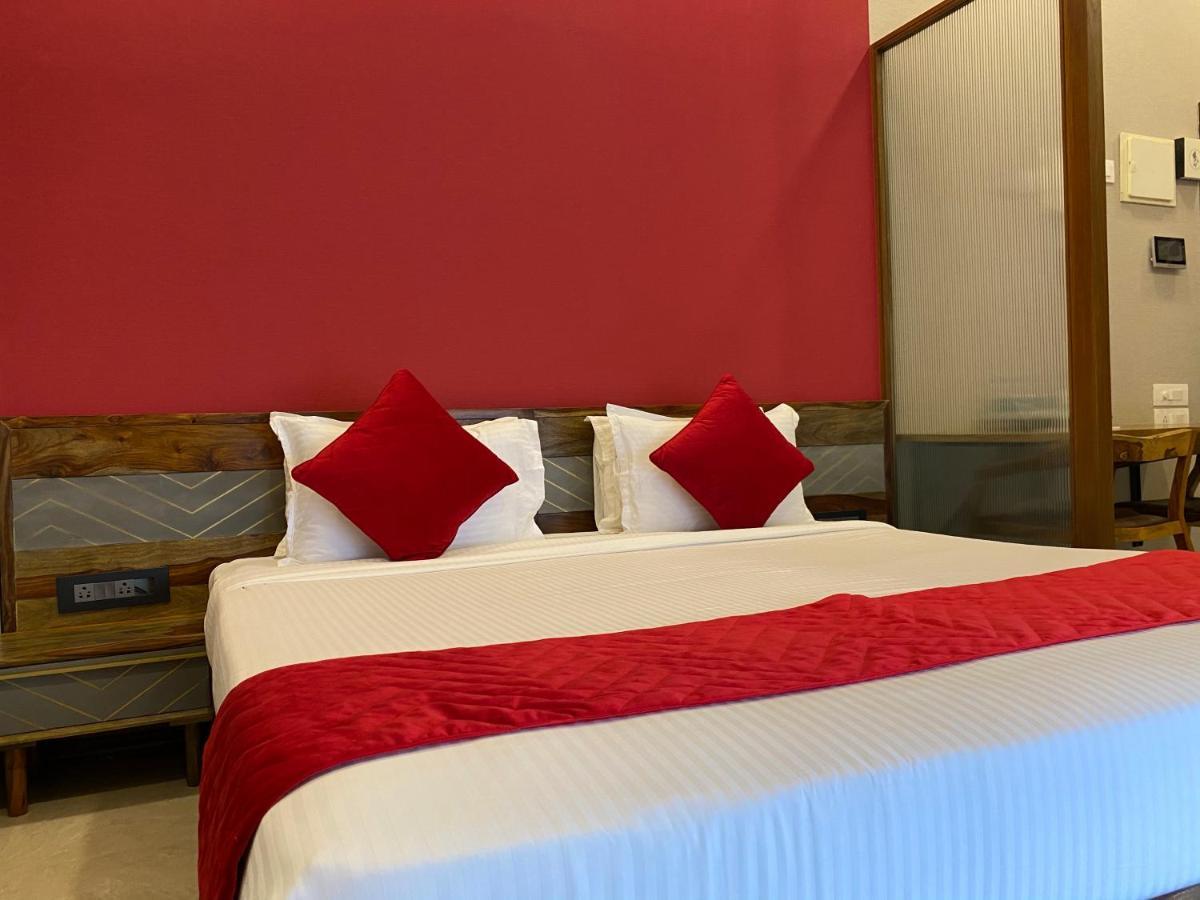 Theory9 Premium Service Apartments Khar Mumbai Exterior foto