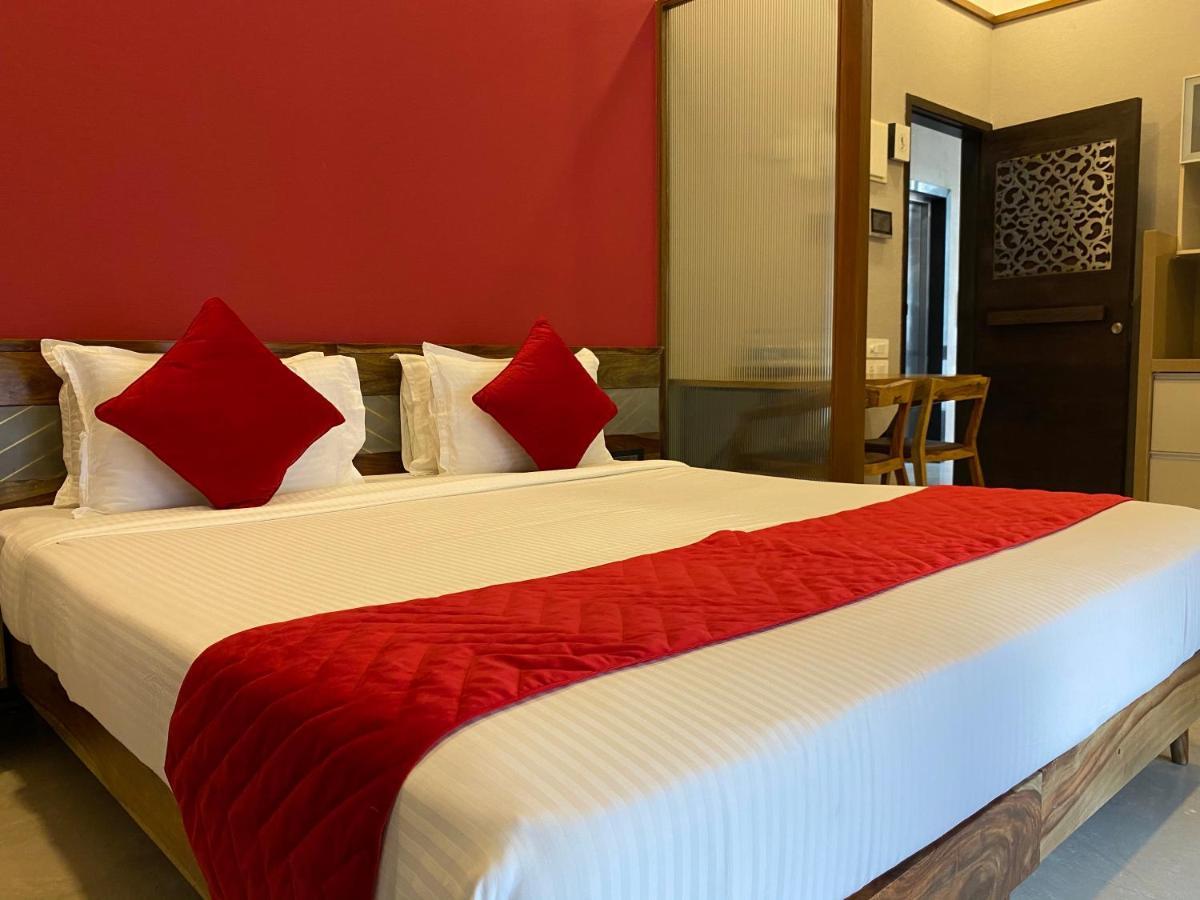 Theory9 Premium Service Apartments Khar Mumbai Exterior foto