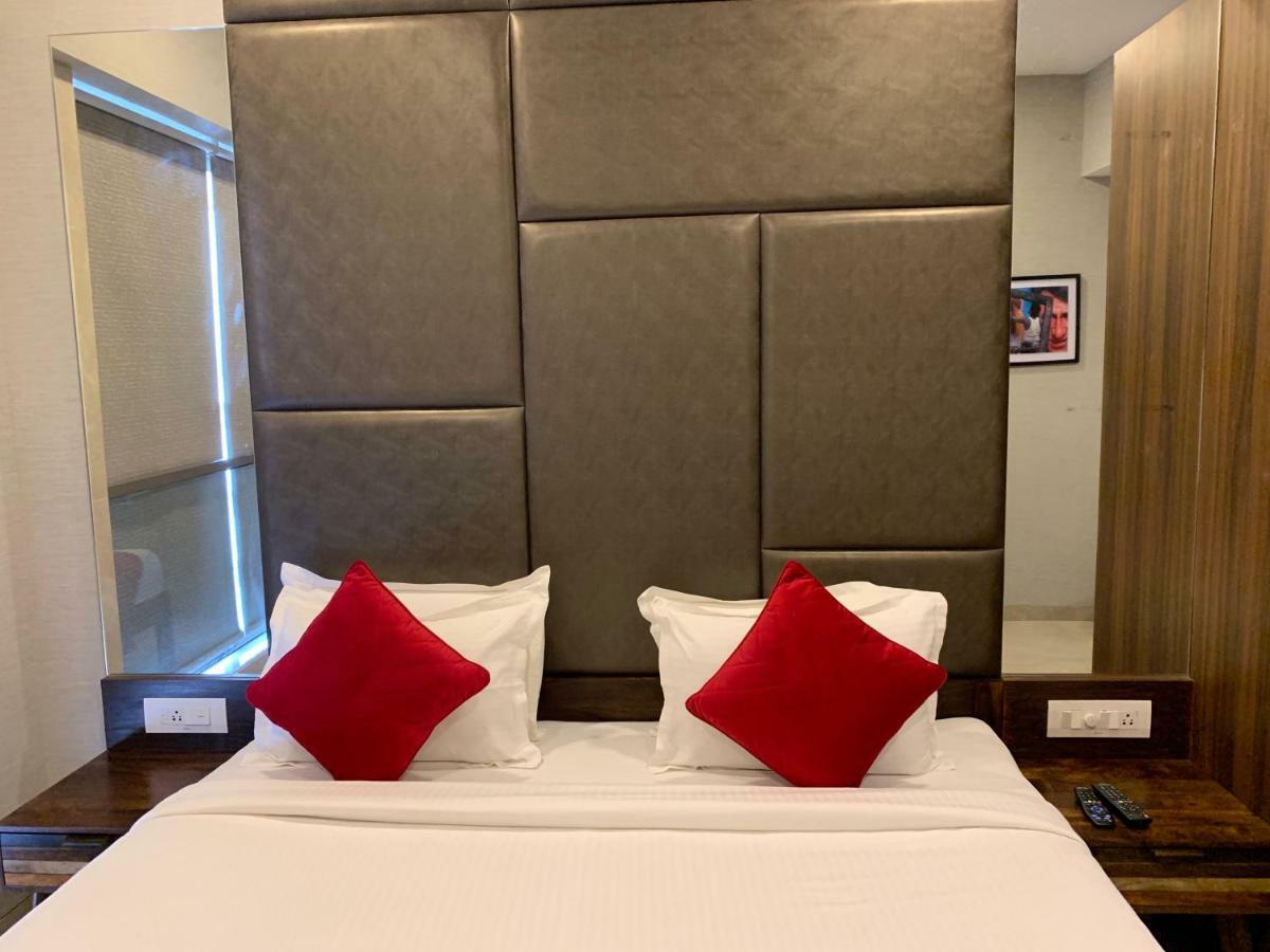 Theory9 Premium Service Apartments Khar Mumbai Exterior foto