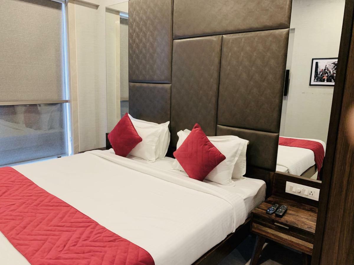 Theory9 Premium Service Apartments Khar Mumbai Exterior foto