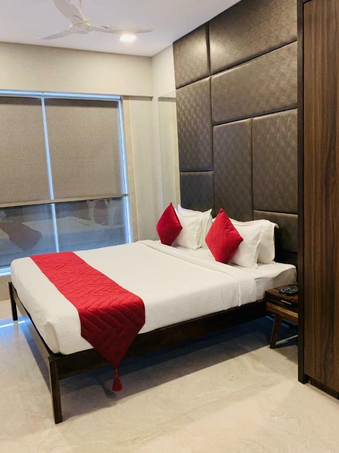 Theory9 Premium Service Apartments Khar Mumbai Exterior foto
